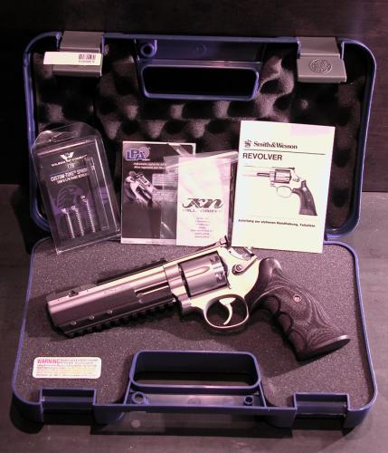 Artikelbild 2 des Artikels “Shooters Shop White-Diamond PRACTICAL-LUX PLUS DuoTone S&W 686  6"Zoll 357 Magnum “
