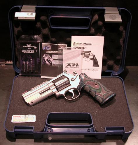 Artikelbild 2 des Artikels “Shooters Shop Smith & Wesson CUSTOM COMBAT -SILVER- S&W 686  4"Zoll 357 Magnum “