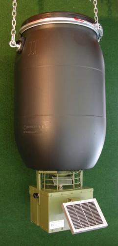 Artikelbild 2 des Artikels “Vorratsbehälter für Futterautomaten 60L Fass, schwarz od. blau mit Deckel, Dichtung, Spannring, Aufhängeösen -OHNE AUTOMAT-- “