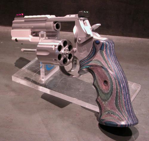 Artikelbild 5 des Artikels “Shooters Shop Smith & Wesson CUSTOM COMBAT -SILVER- S&W 686  4"Zoll 357 Magnum “