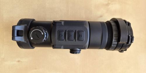 Artikelbild 5 des Artikels “GEBRAUCHTGERÄT: Infiray Xeye Clip CH50 W Wärmebildvorsatzgerät mit Präziser Jagen MULTi Adapter 62mm & Zubehör “