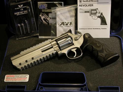 Artikelbild 6 des Artikels “Shooters Shop Smith & Wesson White-Diamond "Silver-Starshooter" Centra 2-Stellungskorn 686-3  6"Zoll 357 Magnum “