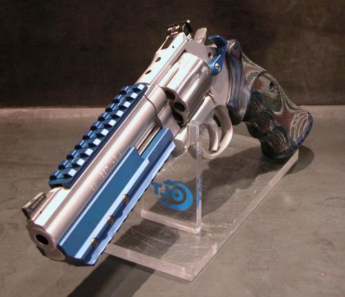 Artikelbild 6 des Artikels “Shooters Shop Smith & Wesson White-Diamond BLUE VELVET DuoTone S&W 686  6"Zoll 357 Magnum “