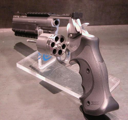 Artikelbild 8 des Artikels “Shooters Shop White-Diamond PRACTICAL-LUX BLACK DuoTone S&W 686 6"Zoll 357 Magnum “