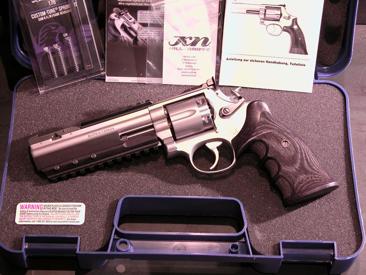Artikelbild 1 des Artikels “Shooters Shop White-Diamond PRACTICAL-LUX PLUS DuoTone S&W 686  6"Zoll 357 Magnum “