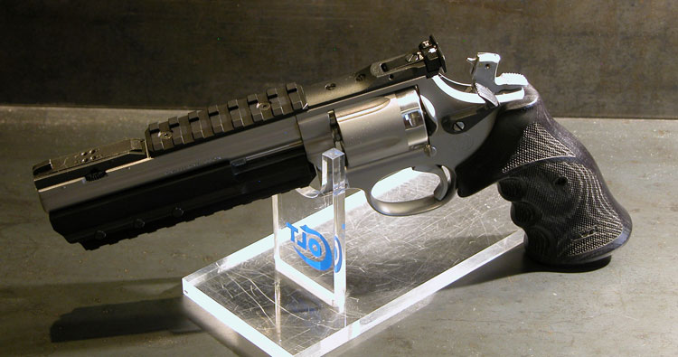 Artikelbild 12 des Artikels “Shooters Shop White-Diamond PRACTICAL-LUX PLUS DuoTone S&W 686  6"Zoll 357 Magnum “