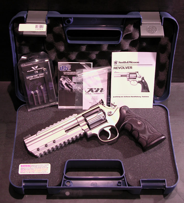 Artikelbild 2 des Artikels “Shooters Shop Smith & Wesson White-Diamond "Silver-Starshooter" Centra 2-Stellungskorn 686-3  6"Zoll 357 Magnum “