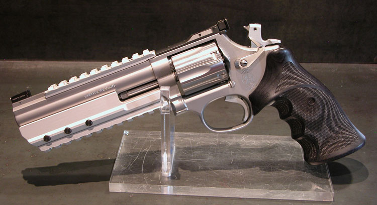 Artikelbild 3 des Artikels “Shooters Shop Smith & Wesson White-Diamond "Silver-Starshooter" Centra 2-Stellungskorn 686-3  6"Zoll 357 Magnum “