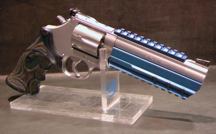 Artikelbild 3 des Artikels “Shooters Shop Smith & Wesson White-Diamond BLUE VELVET DuoTone S&W 686  6"Zoll 357 Magnum “