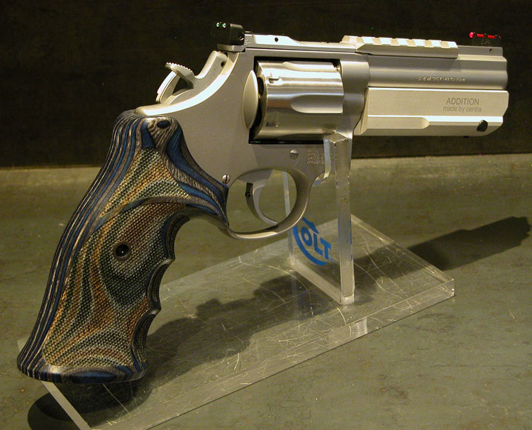Artikelbild 4 des Artikels “Shooters Shop Smith & Wesson CUSTOM COMBAT -SILVER- S&W 686  4"Zoll 357 Magnum “