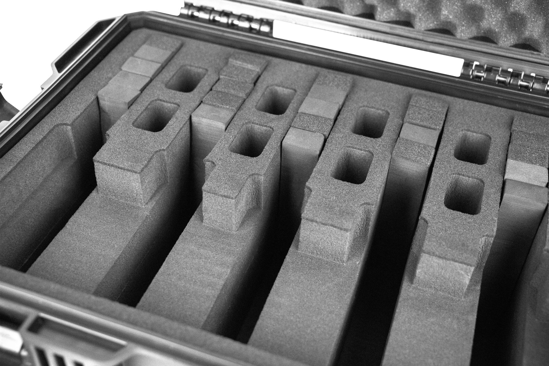 Artikelbild 4 des Artikels “GSG Outdoor Pistolenkoffer für 5 Kurzwaffen Staubdicht IP67 Allwetter Tactical Hard Case Waffenkoffer “