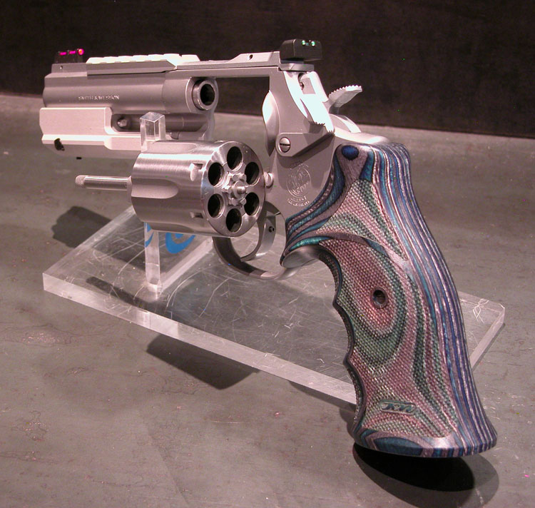 Artikelbild 5 des Artikels “Shooters Shop Smith & Wesson CUSTOM COMBAT -SILVER- S&W 686  4"Zoll 357 Magnum “