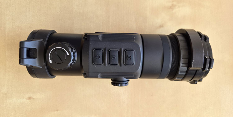 Artikelbild 5 des Artikels “GEBRAUCHTGERÄT: Infiray Xeye Clip CH50 W Wärmebildvorsatzgerät mit Präziser Jagen MULTi Adapter 62mm & Zubehör “