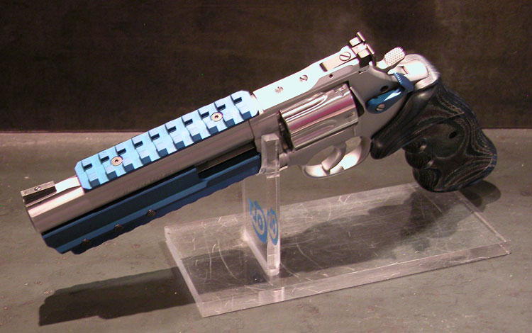 Artikelbild 7 des Artikels “Shooters Shop Smith & Wesson White-Diamond BLUE VELVET DuoTone S&W 686  6"Zoll 357 Magnum “