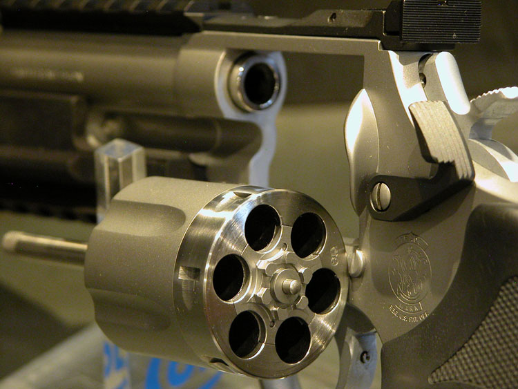 Artikelbild 9 des Artikels “Shooters Shop White-Diamond PRACTICAL-LUX BLACK DuoTone S&W 686 6"Zoll 357 Magnum “