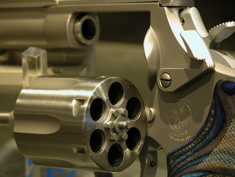 Artikelbild 9 des Artikels “Shooters Shop Smith & Wesson CUSTOM COMBAT -SILVER- S&W 686  4"Zoll 357 Magnum “